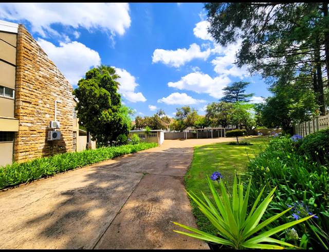 2 BEDROOM TOWNHOUSE FOR SALE IN THREE RIVERS PROPER